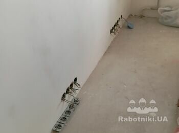 Потрібно поставити розетки і т.д