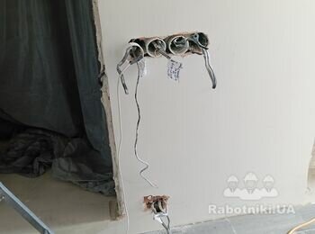 Потрібно поставити розетки і т.д