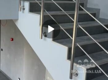 Монтаж алюмінієвого кутника на сходах