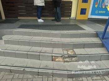 Заміна плитки на ганку