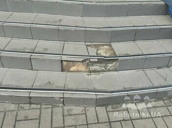 Заміна плитки на ганку