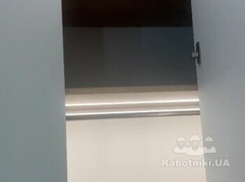 Укріпити штангу для одягу однією трубою