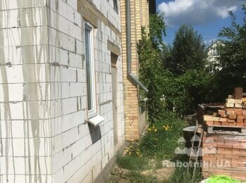 Вимощення і чорнова підлога в Малій Солтанівці