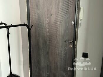 Робота після установки вхідних дверей.