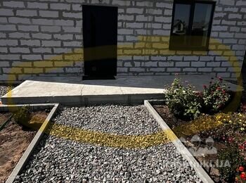 Виконати укладання плитки (облицювання) плиткою порогу перед вхідними