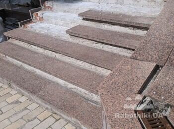Покласти гранітні плитки на сходи