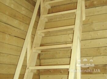 Велике окреме підвальне приміщення з дерева