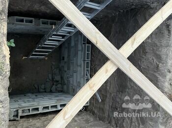Кладка шлакоблока для септика.