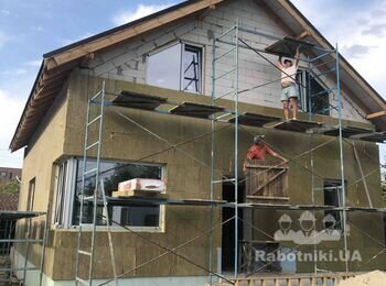Роботи по покрівлі даху з металочерепиці