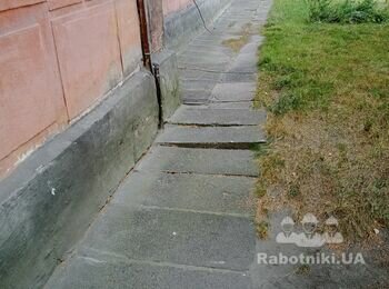 Улаштування бетонної відмостки, монтаж бордюр