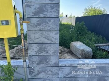 Кладка блоків забор