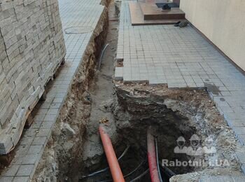Укладання брущатки.