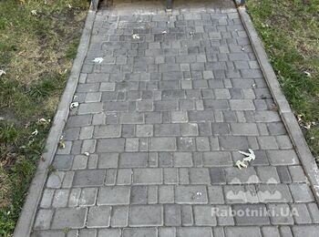 Демонтаж та монтаж нової тротуарної плитки