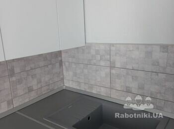 Шукаю майстра, який зможе вирізати отвір в мийці з каменю під зміщувач