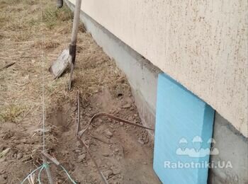 Відрив траншеї, утеплення цоколя, фундаменту пінополістиролом