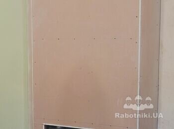 Облицювання каміну та стін каменем (травертин або сланець)