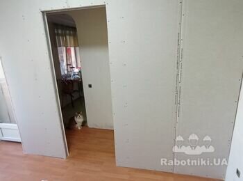Малярні роботи в кімнаті