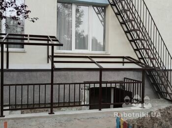 Навес над входом в убежище