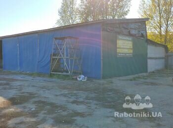 Демонтаж дерев'яного ангару