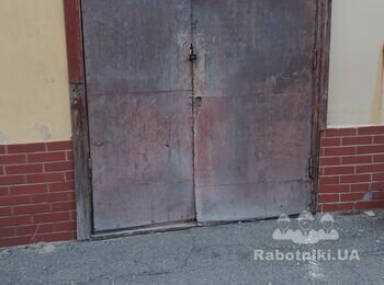 Изготовить железные двери и заменить существующие. Складской бокс