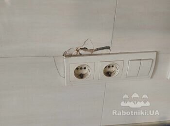 Творчий процес заміни пошкодженої плитки