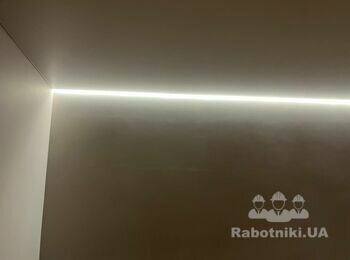 Шпаклівка стіни під фарбування під лед підсвітку.