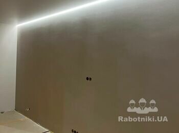 Шпаклівка стіни під фарбування під лед підсвітку.
