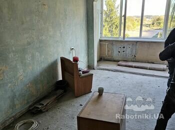 Демонтаж плитки та старої фарби
