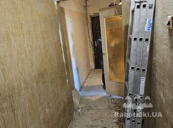 Демонтаж плитки та старої фарби