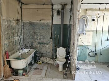 Демонтаж плитки та старої фарби