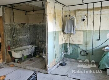 Демонтаж плитки та старої фарби