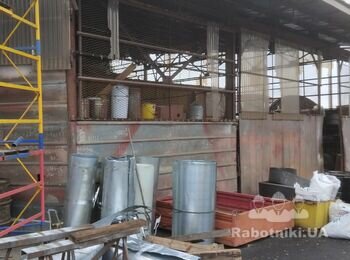 Монтаж пластіку обшивка цеху