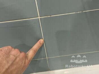 Заміна кутів у ванній, оновлення швів на плитці