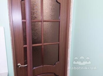 Монтаж добірної планки та лиштви для міжкімнатної двері