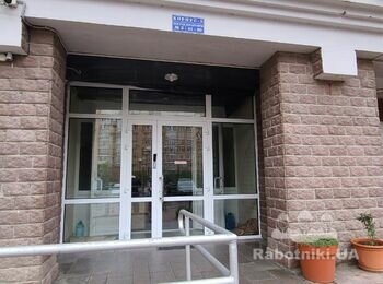 Ремонт вхідної групи під'їзду після заміни двірного блоку
