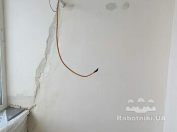 Ручна штукатурка стін по маякам