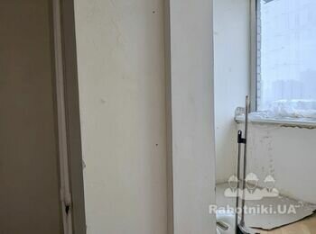 Ручна штукатурка стін по маякам