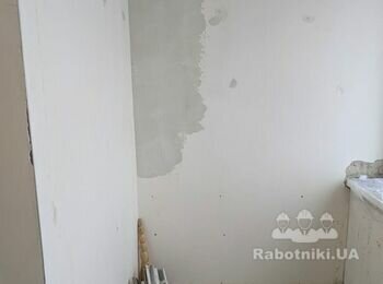 Ручна штукатурка стін по маякам