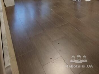 Положить линолеум в квартире