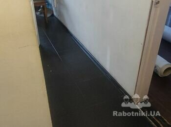 Положить линолеум в квартире