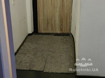 Положить линолеум в квартире