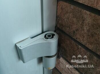 Ремонт вхідних дверей (петлі)