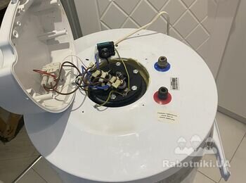 Перевірити герметичність, встановити клапан і повісити на стіну