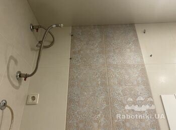 Перевірити герметичність, встановити клапан і повісити на стіну