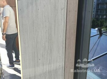 Альпініст для ревізії фасаду з плитки