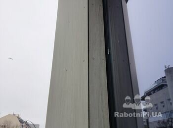 Альпініст для ревізії фасаду з плитки