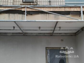 Навес над входом в парадное