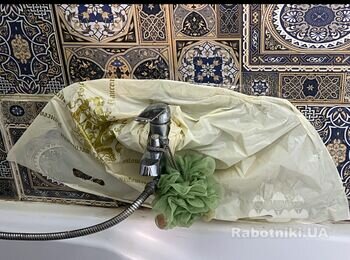 Штукатурка стін і укладання плитки у ванній після заміни труб У ванній