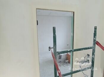 Потрібно виконати шпаклівку стін та стелі