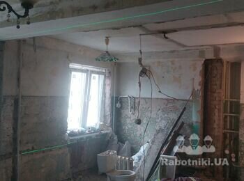 Демонтаж штукатурки до кирпича, стяжки и снос гипсовой перегородки